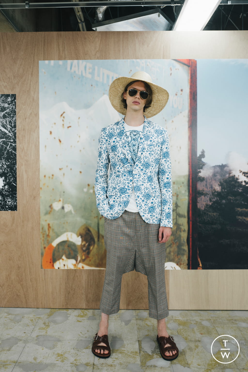 Fashion Week Paris Spring/Summer 2022 look 18 from the Junya Watanabe Man collection menswear
