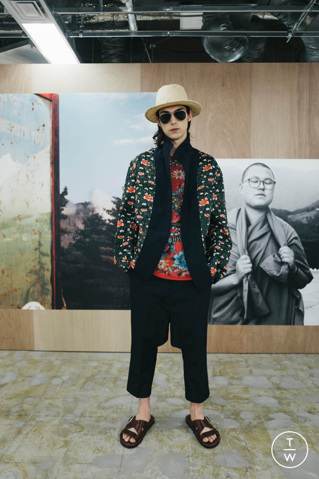 Fashion Week Paris Spring/Summer 2022 look 19 from the Junya Watanabe Man collection menswear