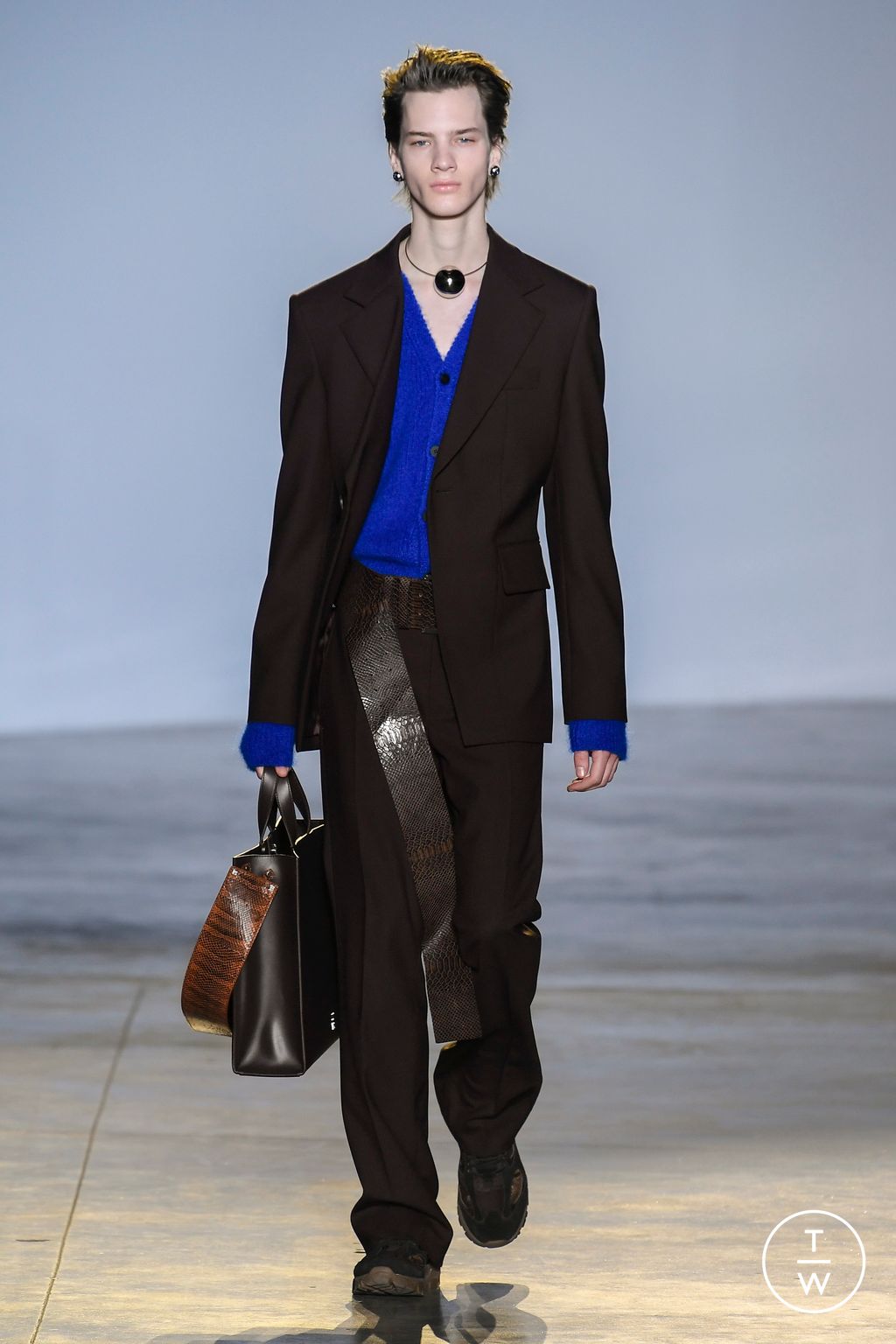 Fashion Week Paris Fall/Winter 2023 look 10 from the Wooyoungmi collection 男装