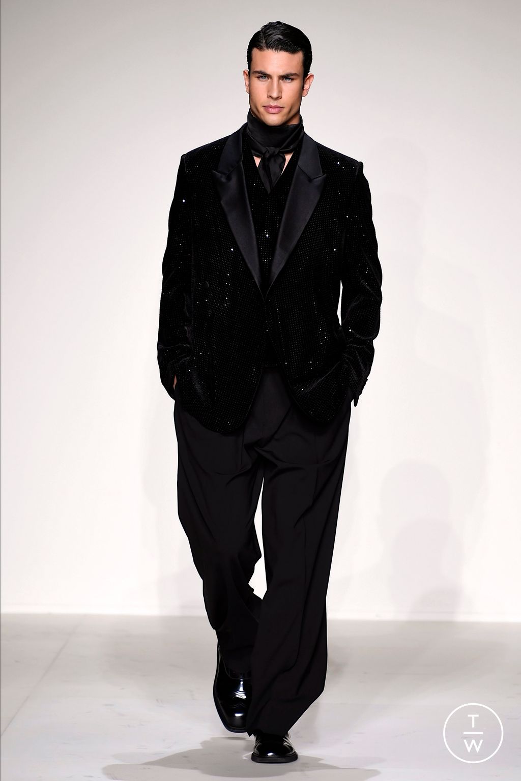 Fashion Week Milan Fall/Winter 2023 look 102 from the Emporio Armani collection menswear