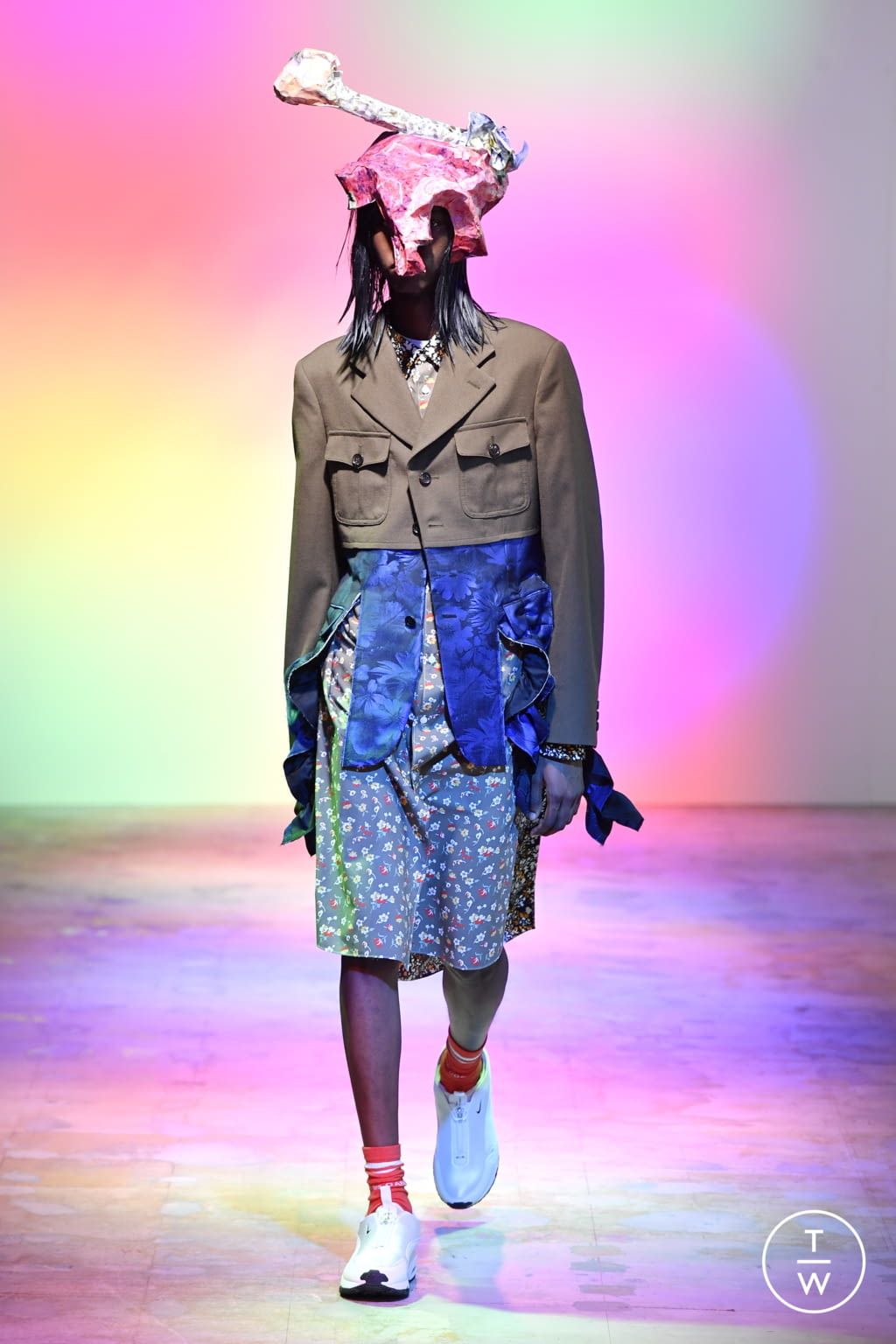 Fashion Week Paris Spring/Summer 2022 look 1 from the Comme des Garçons Homme Plus collection 男装