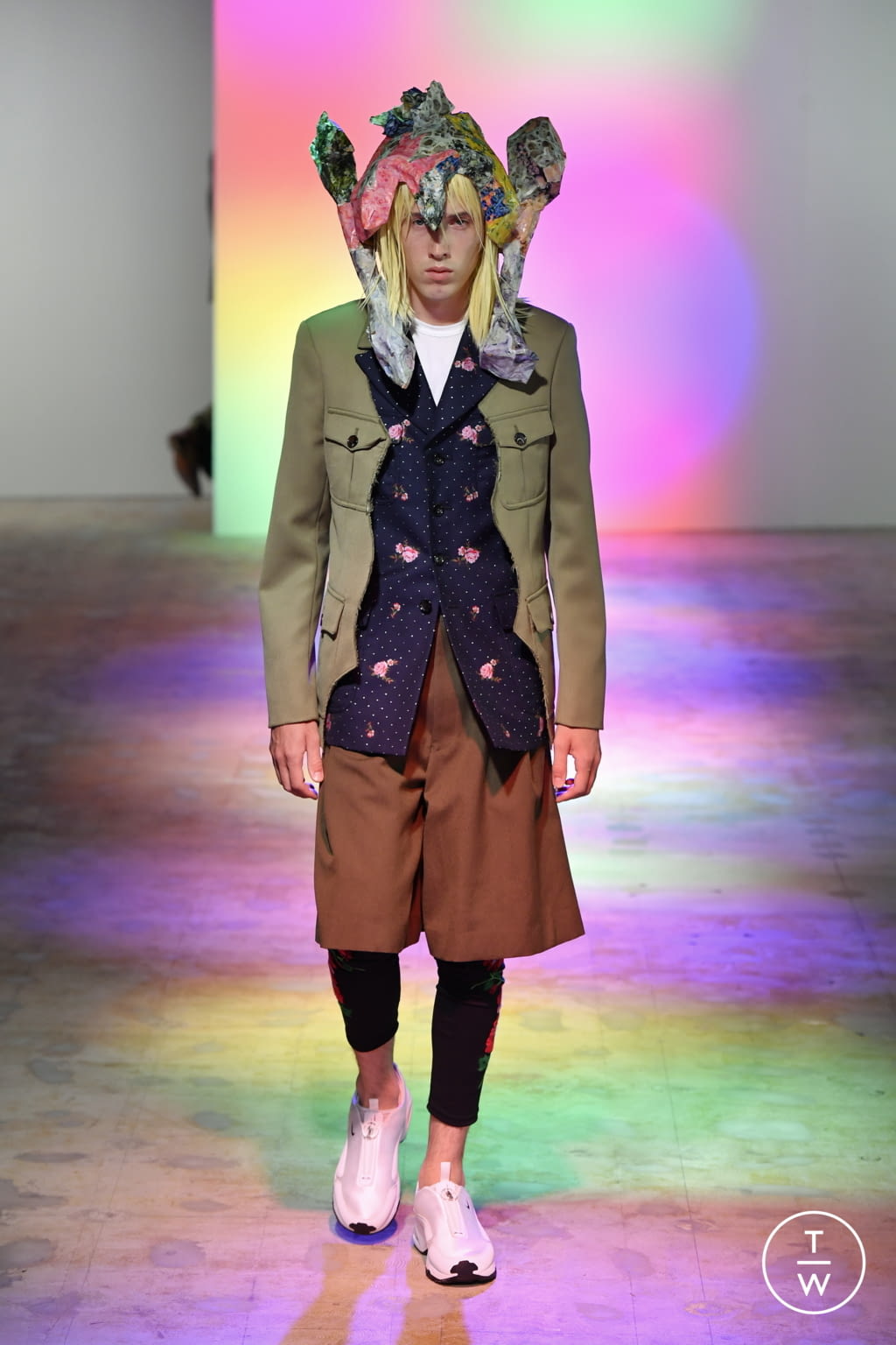 Fashion Week Paris Spring/Summer 2022 look 5 from the Comme des Garçons Homme Plus collection 男装