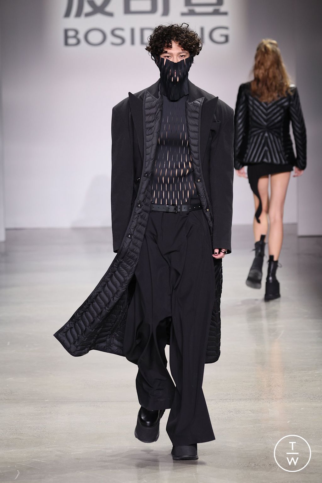 Fashion Week New York Spring/Summer 2023 look 20 from the Bosideng collection womenswear