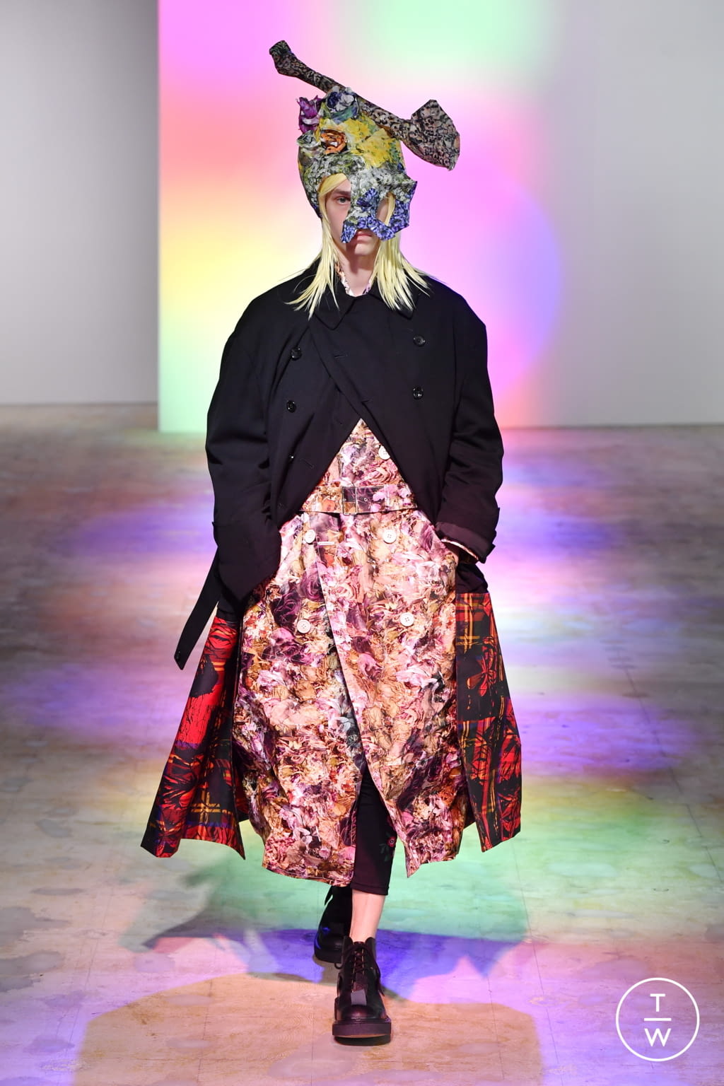 Fashion Week Paris Spring/Summer 2022 look 19 from the Comme des Garçons Homme Plus collection 男装