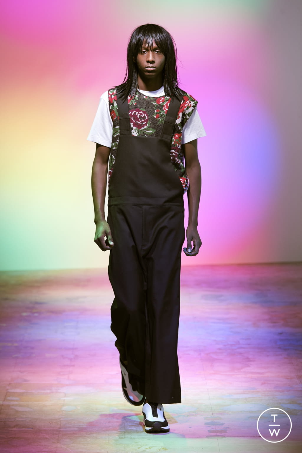 Fashion Week Paris Spring/Summer 2022 look 21 from the Comme des Garçons Homme Plus collection menswear