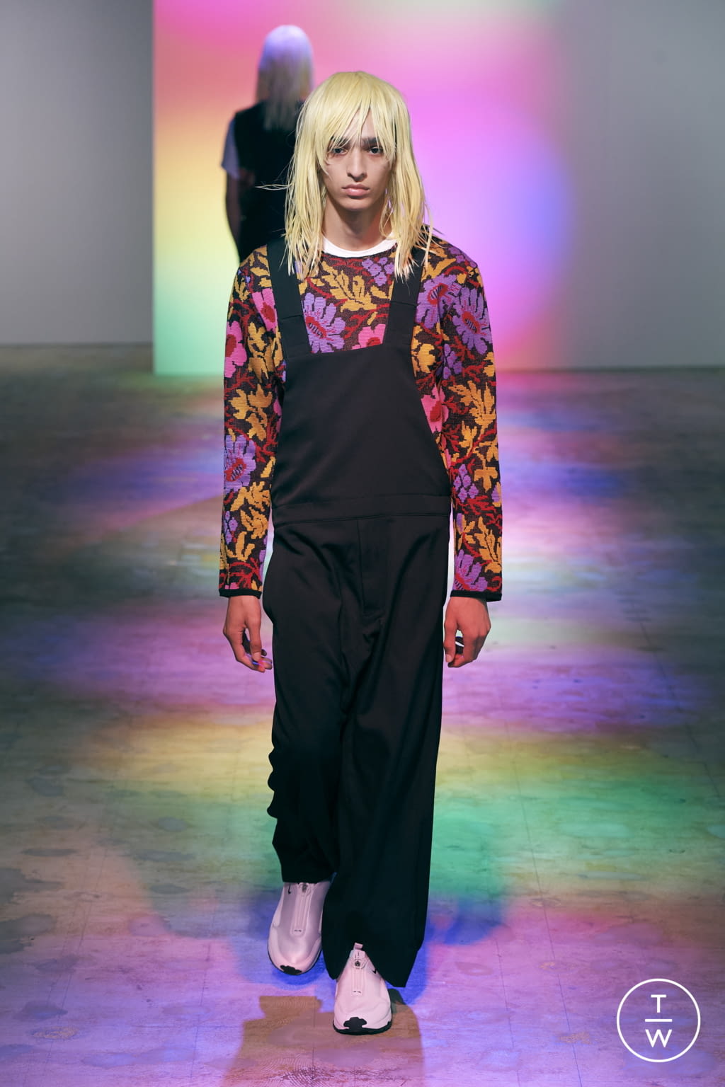 Fashion Week Paris Spring/Summer 2022 look 23 from the Comme des Garçons Homme Plus collection menswear