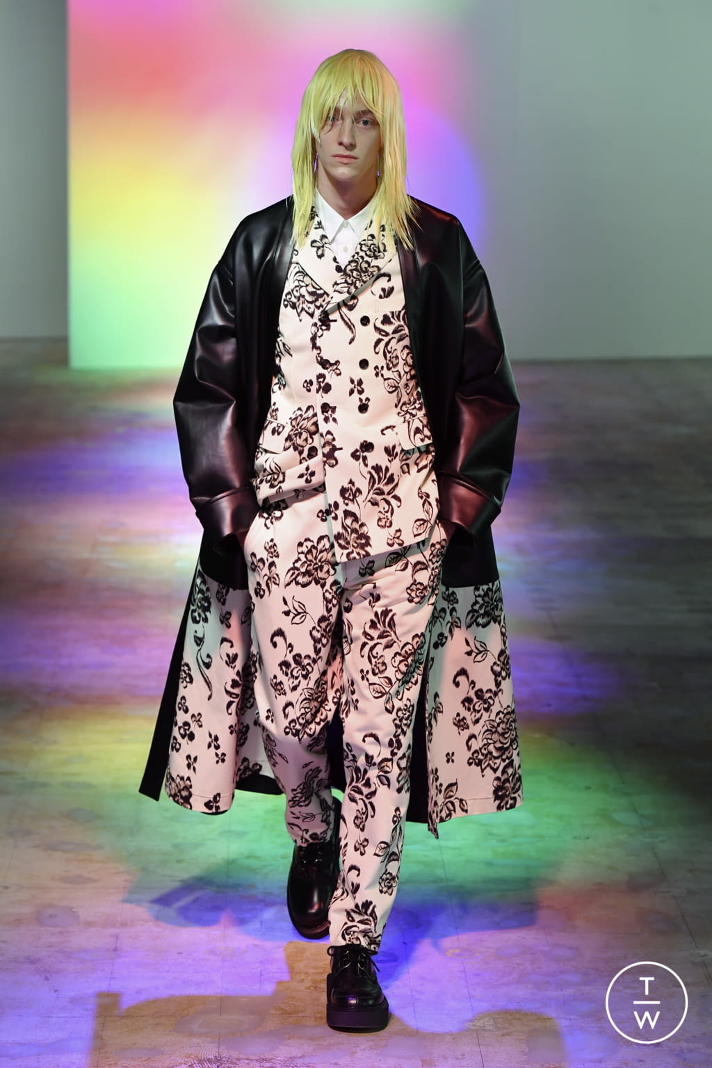 Fashion Week Paris Spring/Summer 2022 look 24 from the Comme des Garçons Homme Plus collection menswear