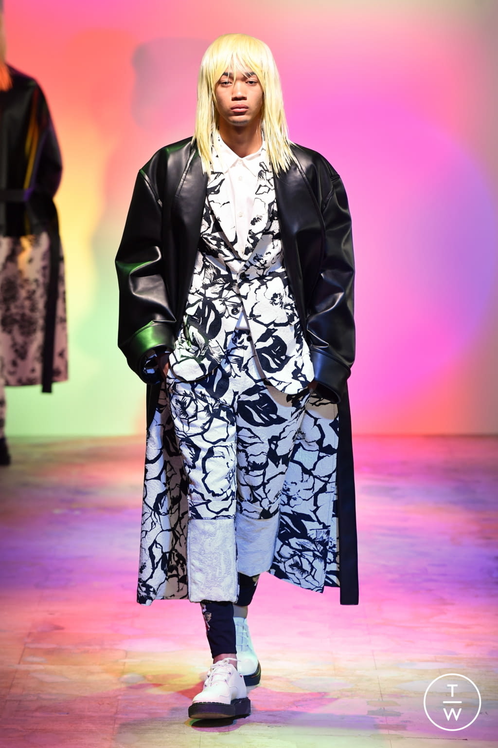 Fashion Week Paris Spring/Summer 2022 look 25 from the Comme des Garçons Homme Plus collection menswear