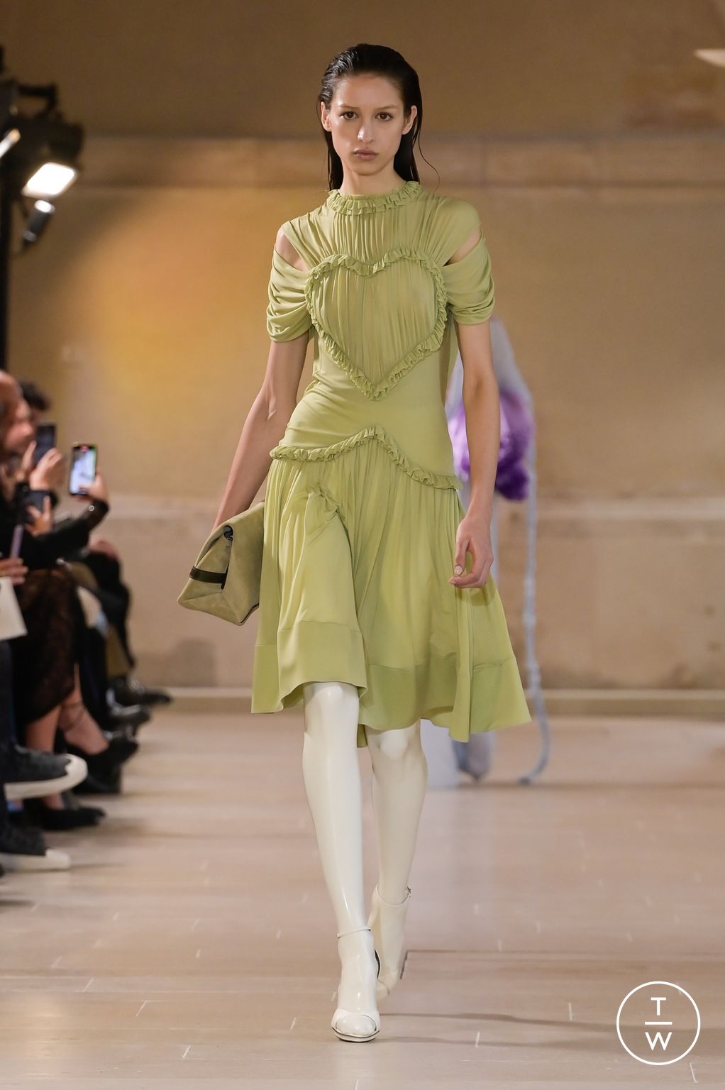 Fashion Week Paris Spring/Summer 2023 look 12 from the Victoria Beckham collection 女装