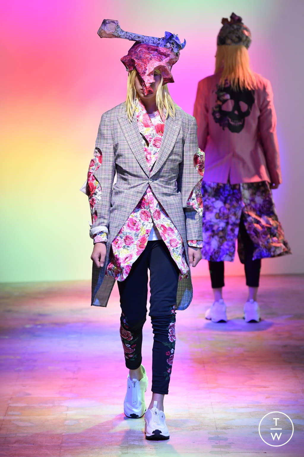 Fashion Week Paris Spring/Summer 2022 look 30 from the Comme des Garçons Homme Plus collection 男装