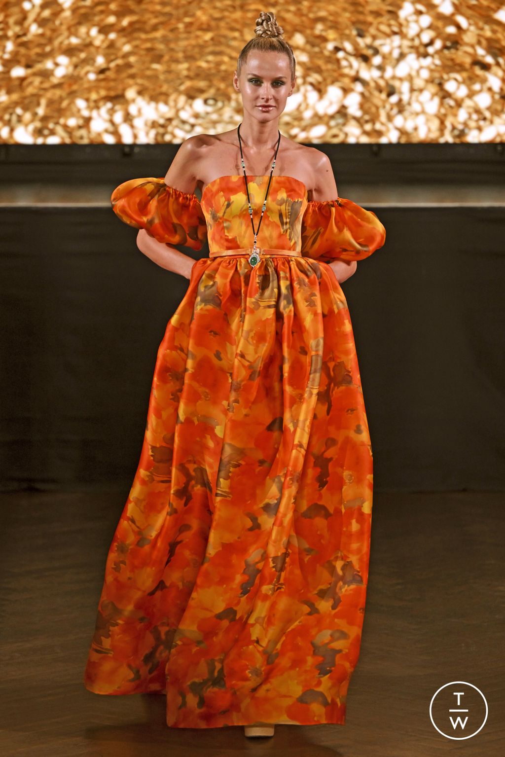 Fashion Week New York Spring/Summer 2023 look 16 de la collection Naeem Khan womenswear