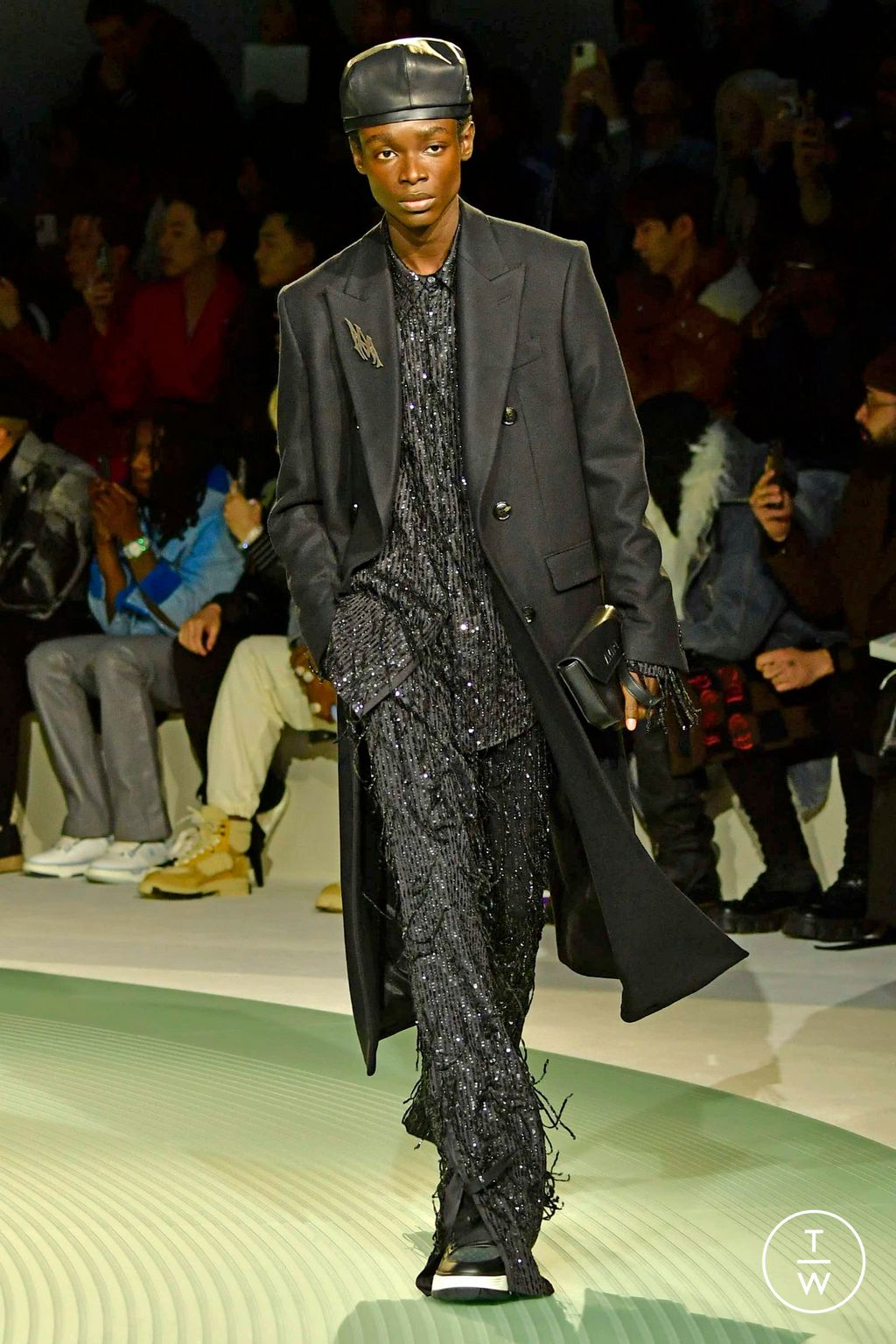 Fashion Week Paris Fall/Winter 2023 look 2 from the Amiri collection 男装