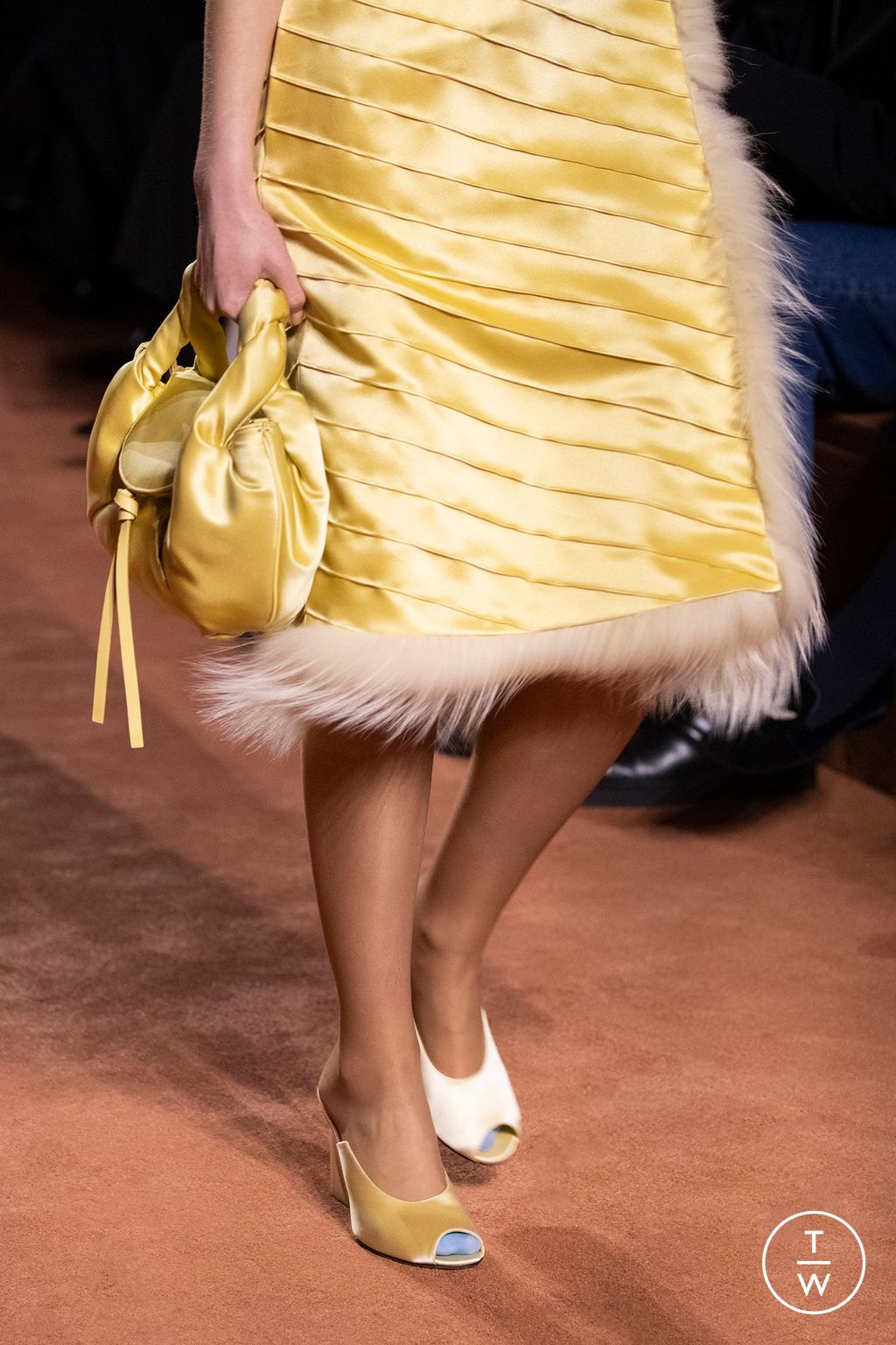 Fashion Week Milan Fall/Winter 2025 look 225 from the Fendi collection 女装配饰