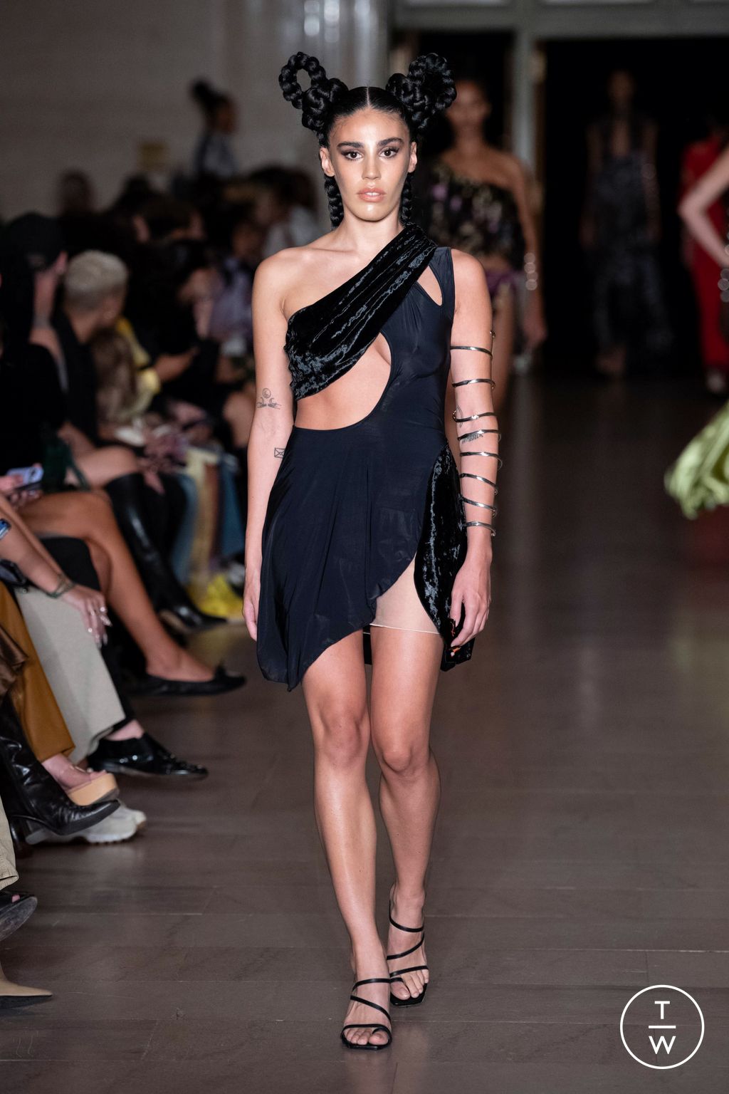 Fashion Week New York Spring/Summer 2023 look 31 de la collection Kim Shui womenswear