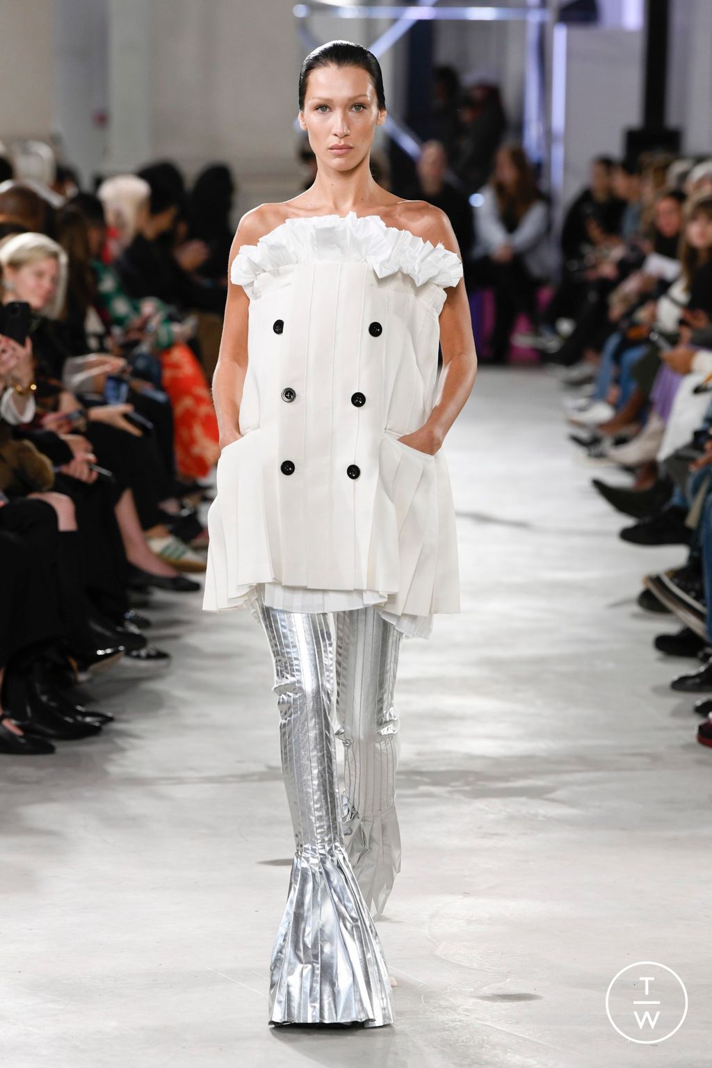 Fashion Week Paris Spring/Summer 2023 look 41 de la collection Sacai womenswear