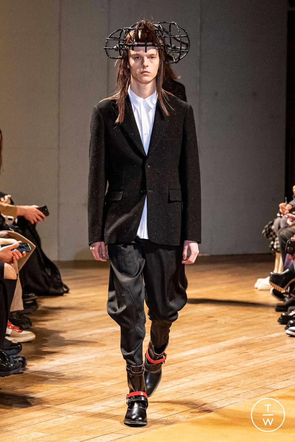 Fashion Week Paris Fall/Winter 2023 look 26 from the Comme des Garçons Homme Plus collection 男装