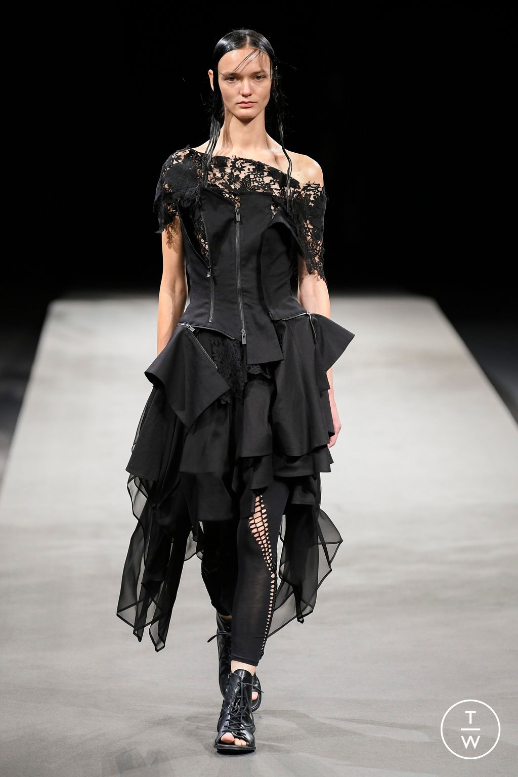 Fashion Week Paris Spring/Summer 2023 look 36 de la collection Yohji Yamamoto womenswear