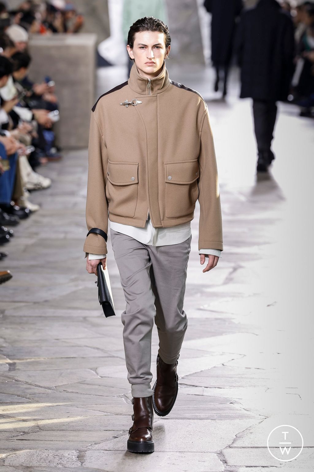 Fashion Week Paris Fall/Winter 2023 look 24 from the Hermès collection menswear