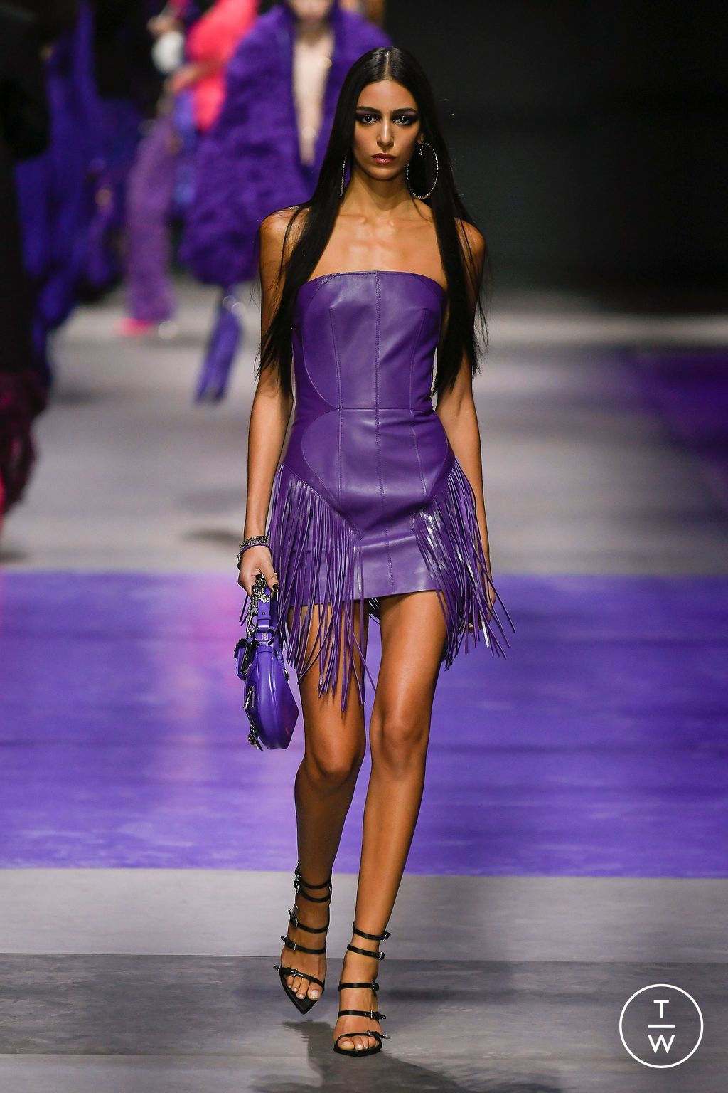 Fashion Week Milan Spring/Summer 2023 look 32 from the Versace collection womenswear
