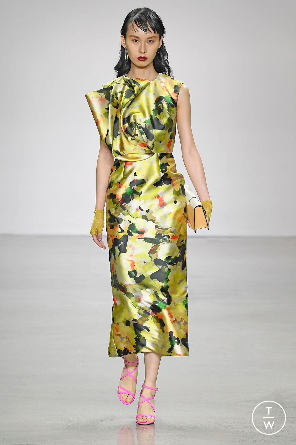 Fashion Week New York Spring/Summer 2023 look 9 from the Bibhu Mohapatra collection 女装
