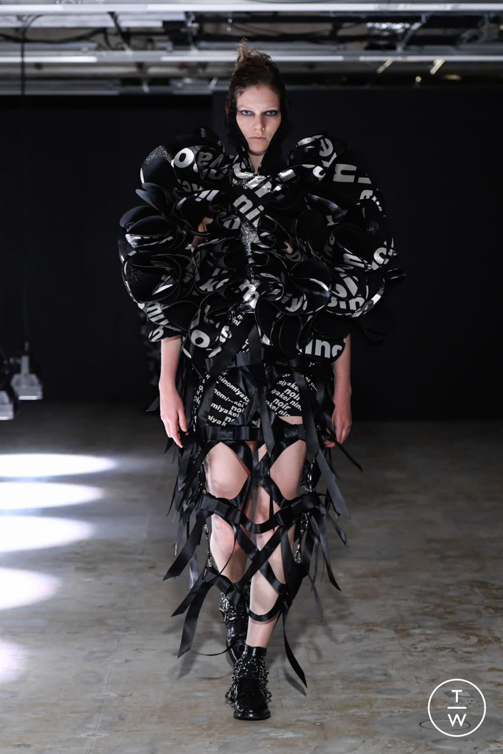 Fashion Week Paris Spring/Summer 2022 look 7 de la collection Noir Kei Ninomiya womenswear