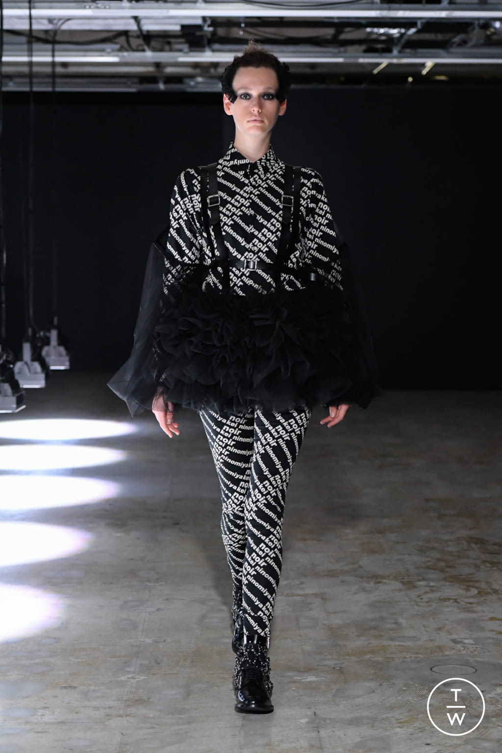Fashion Week Paris Spring/Summer 2022 look 11 from the Noir Kei Ninomiya collection womenswear