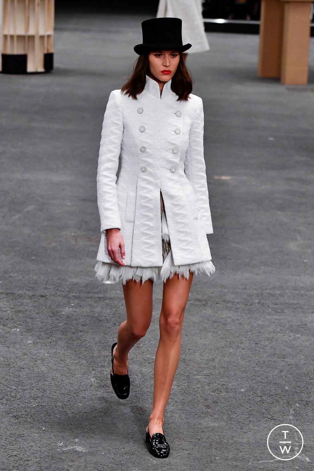 Fashion Week Paris Spring/Summer 2023 look 1 from the Chanel collection couture