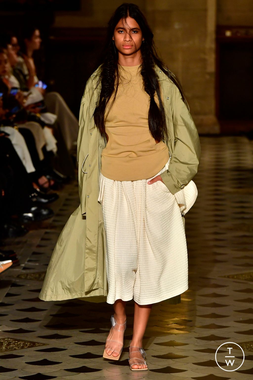 Fashion Week Paris Spring/Summer 2023 look 32 from the A.W.A.K.E MODE collection 女装