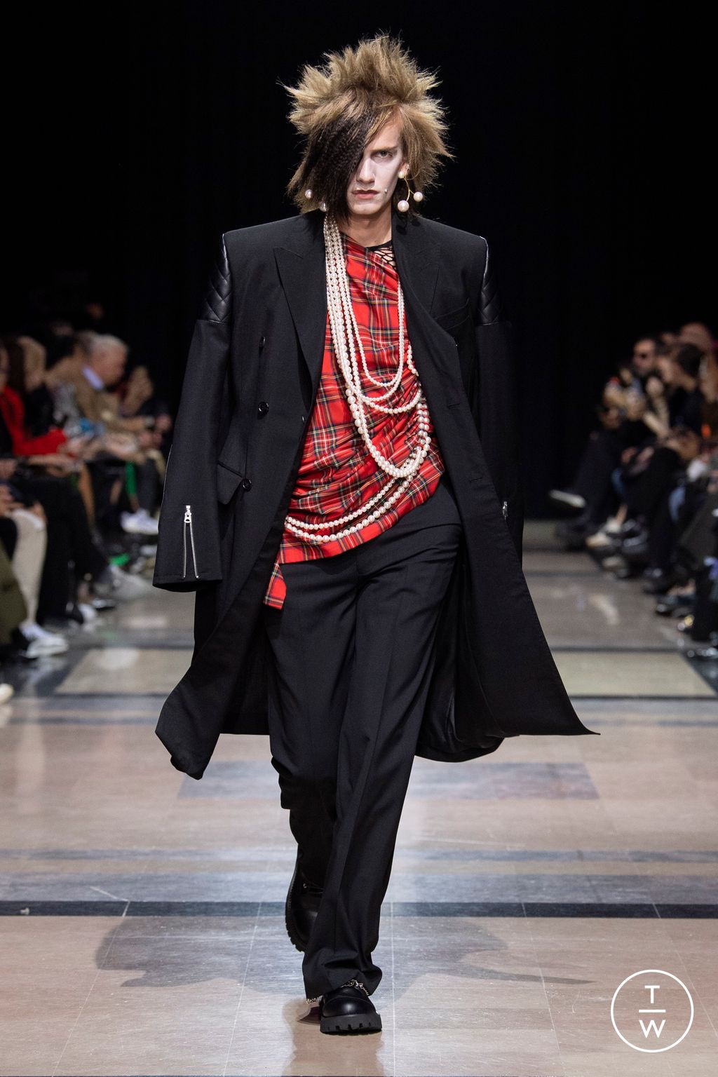 Fashion Week Paris Spring/Summer 2023 look 33 from the Junya Watanabe collection 女装