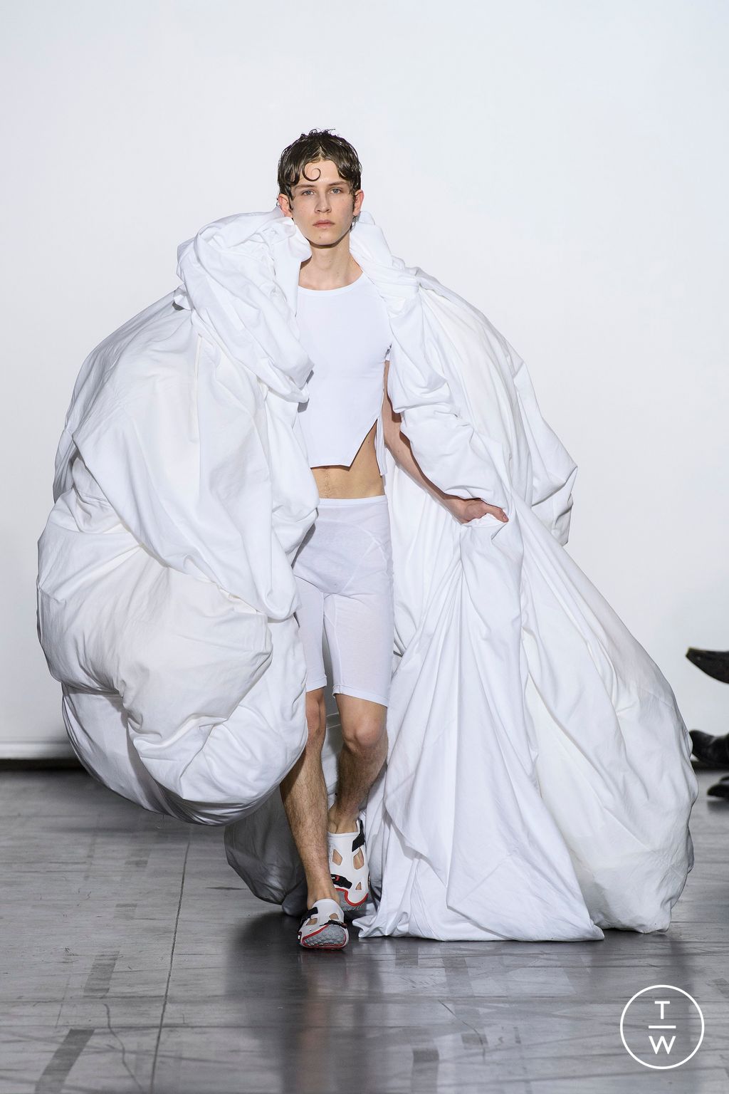 Fashion Week Paris Spring/Summer 2023 look 24 from the Maitrepierre collection womenswear