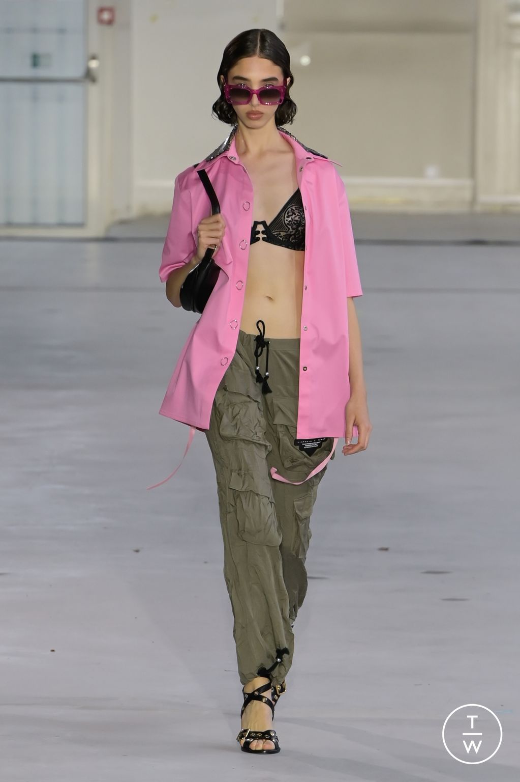 Fashion Week Paris Spring/Summer 2023 look 18 from the Victoria/tomas collection 女装