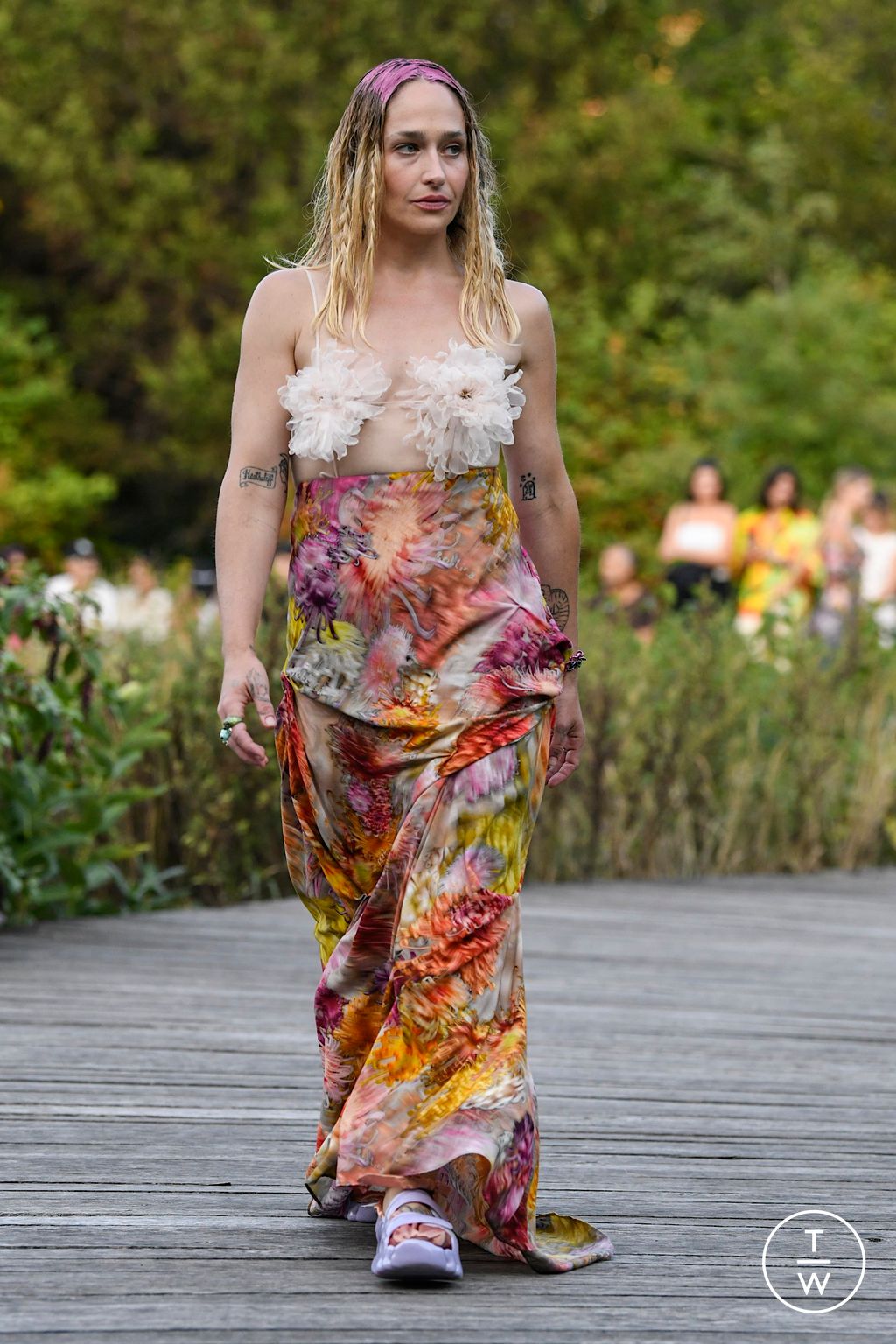 Fashion Week New York Spring/Summer 2023 look 24 de la collection Collina Strada womenswear