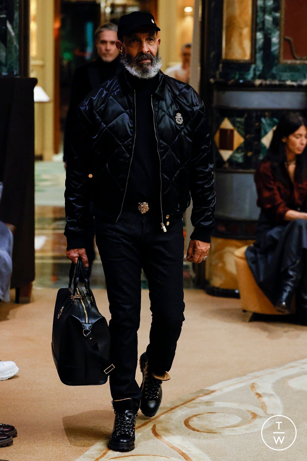 Fashion Week Milan Fall/Winter 2023 look 8 from the Billionaire collection 男装