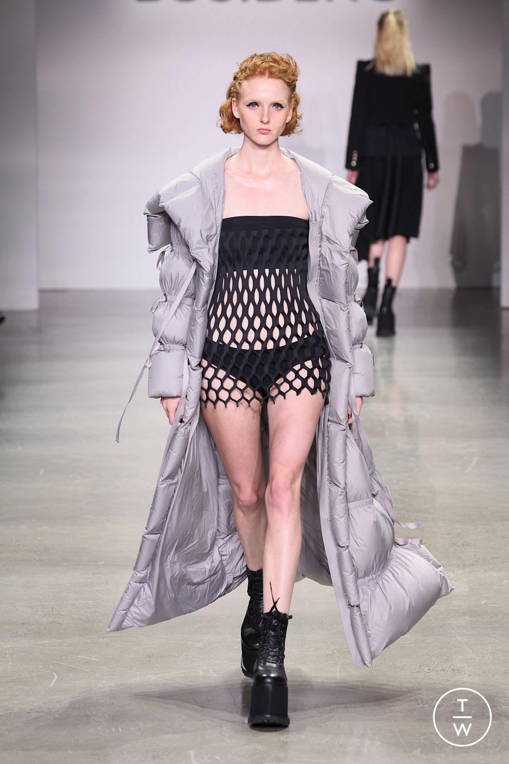 Fashion Week New York Spring/Summer 2023 look 19 from the Bosideng collection 女装
