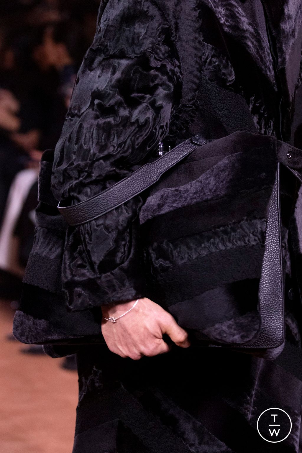 Fashion Week Milan Fall/Winter 2025 look 232 from the Fendi collection 女装配饰