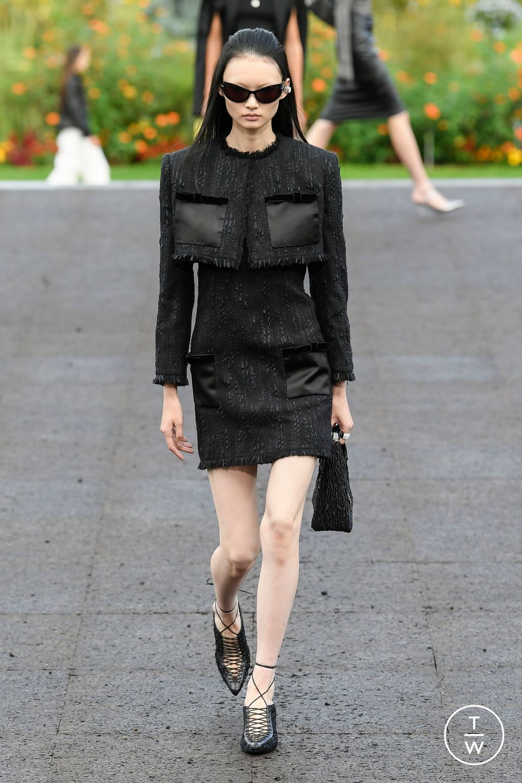 Fashion Week Paris Spring/Summer 2023 look 11 from the Givenchy collection 女装