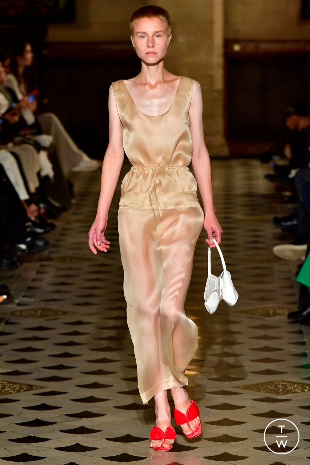 Fashion Week Paris Spring/Summer 2023 look 47 from the A.W.A.K.E MODE collection 女装