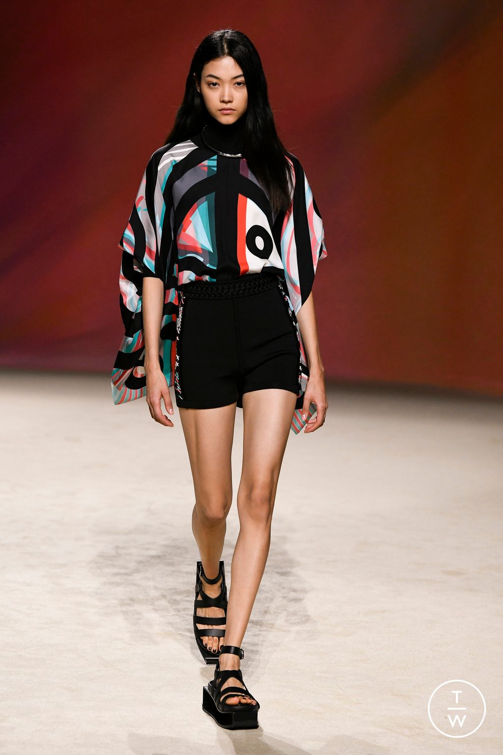 Fashion Week Paris Spring/Summer 2023 look 54 from the Hermès collection womenswear