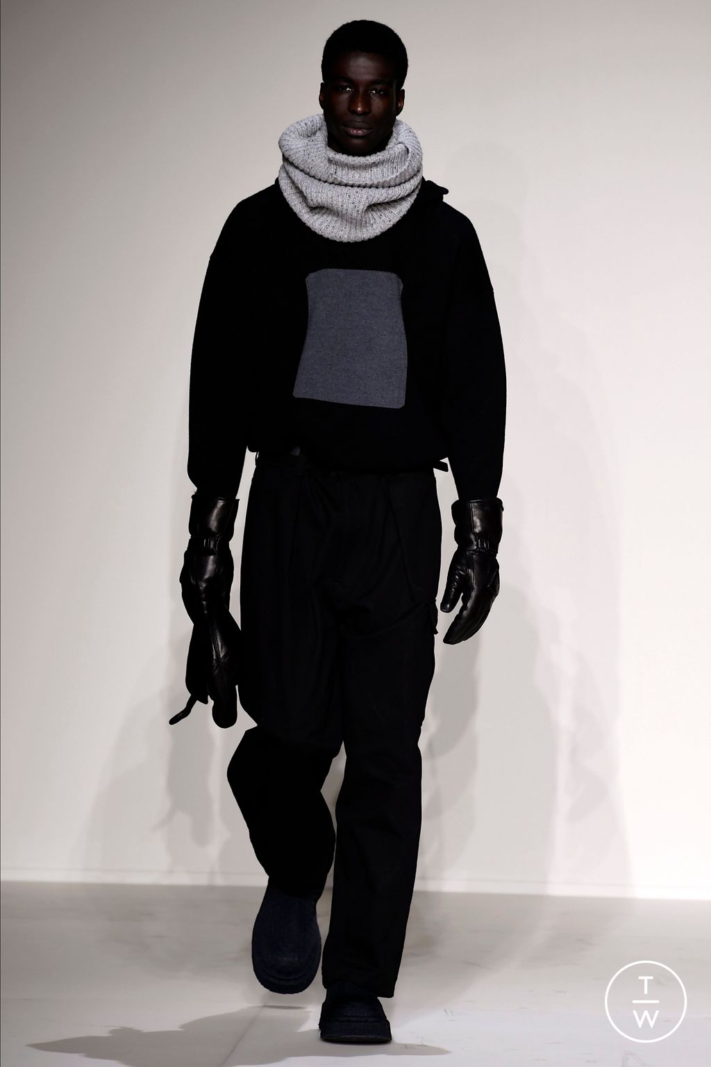 Fashion Week Milan Fall/Winter 2023 look 32 de la collection Emporio Armani menswear