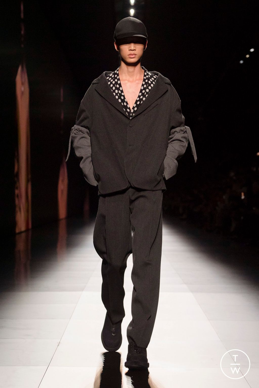 Fashion Week Paris Fall/Winter 2023 look 43 de la collection Dior Men menswear
