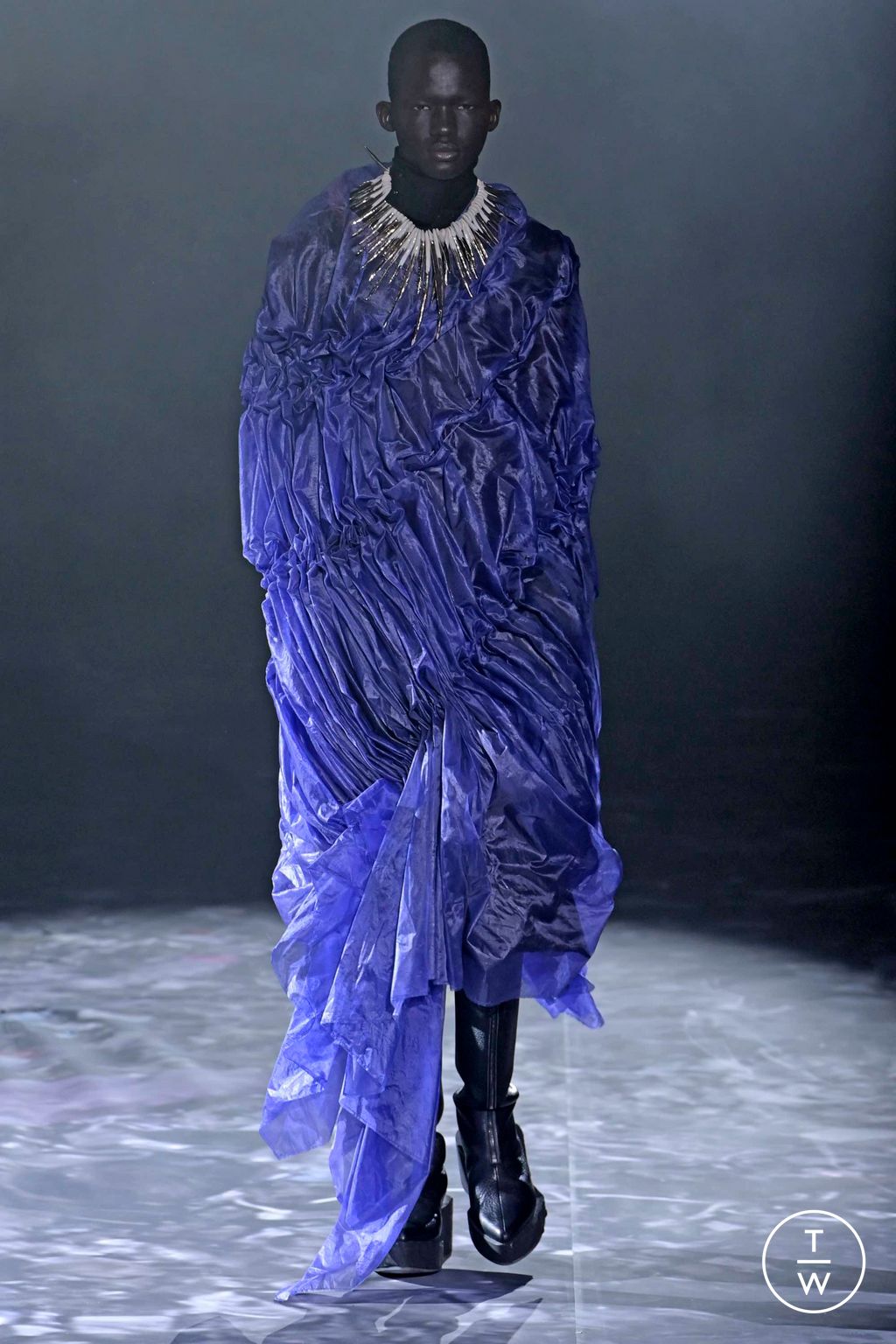 Fashion Week Paris Spring/Summer 2023 look 18 from the Yuima Nakazato collection couture
