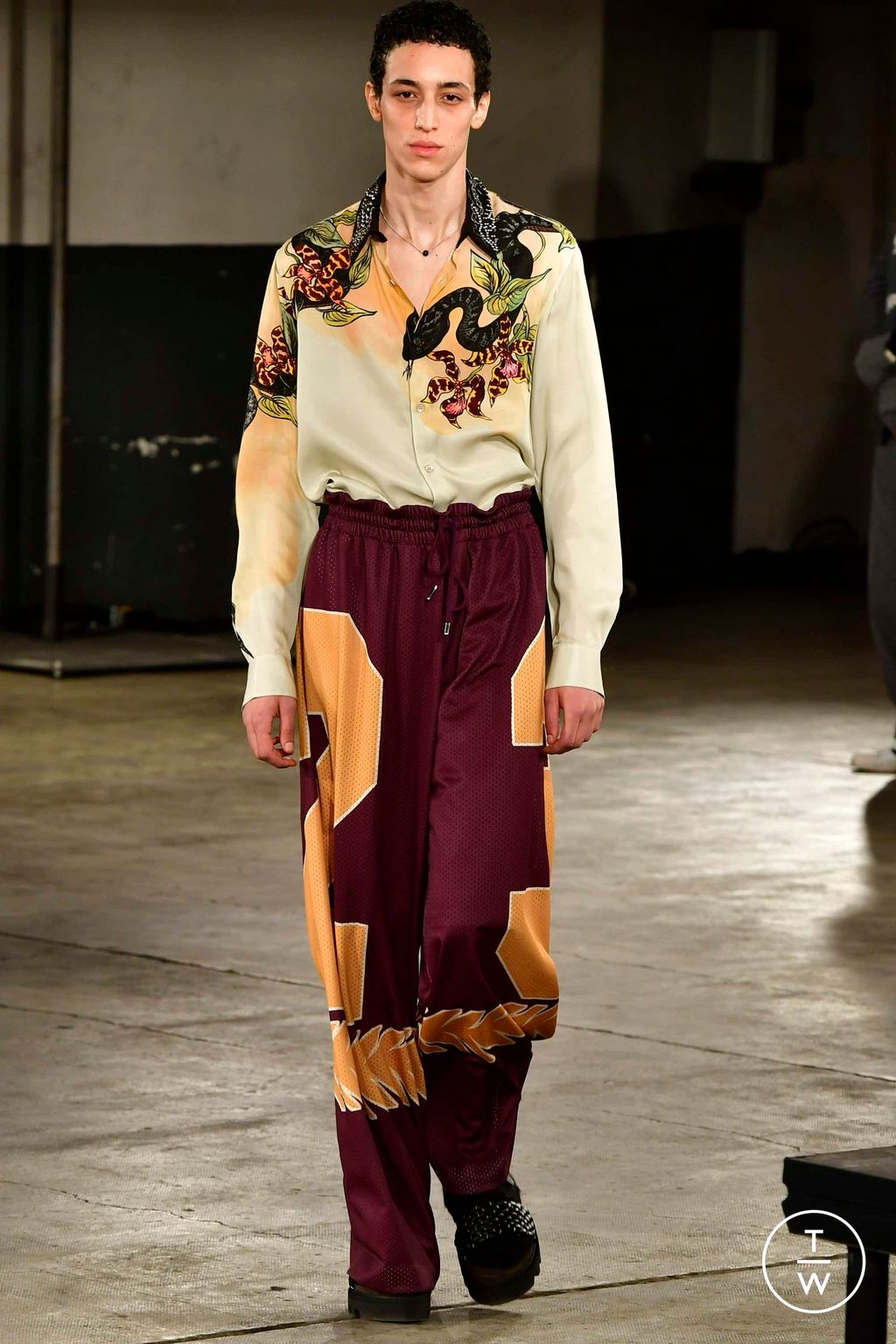 Fashion Week Paris Fall/Winter 2023 look 51 from the Dries Van Noten collection menswear