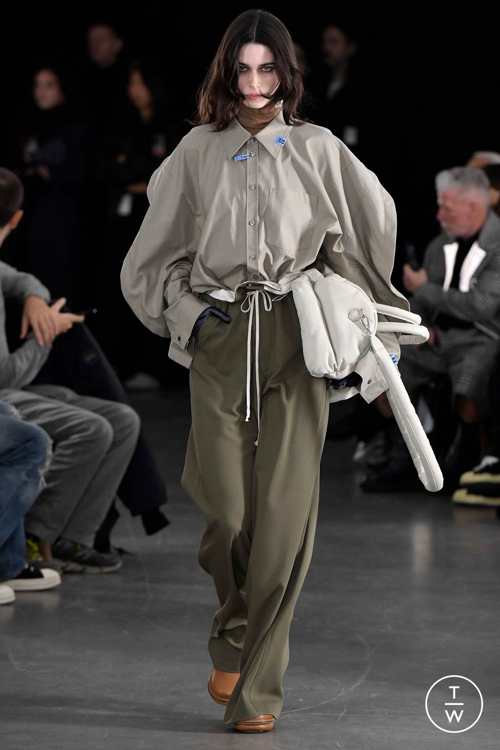 Fashion Week Paris Fall/Winter 2023 look 18 from the Maison Mihara Yasuhiro collection menswear