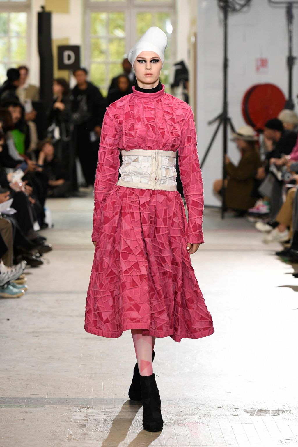 Fashion Week Paris Spring/Summer 2023 look 26 from the Anrealage collection womenswear
