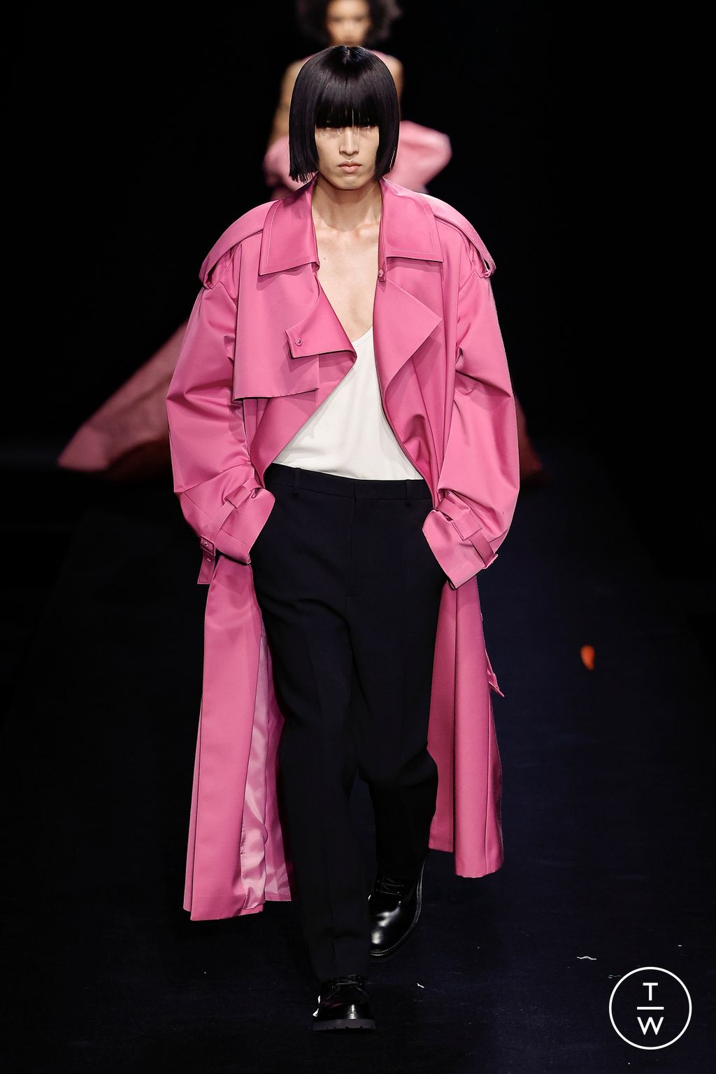 Fashion Week Paris Spring/Summer 2023 look 20 from the Valentino collection 高级定制