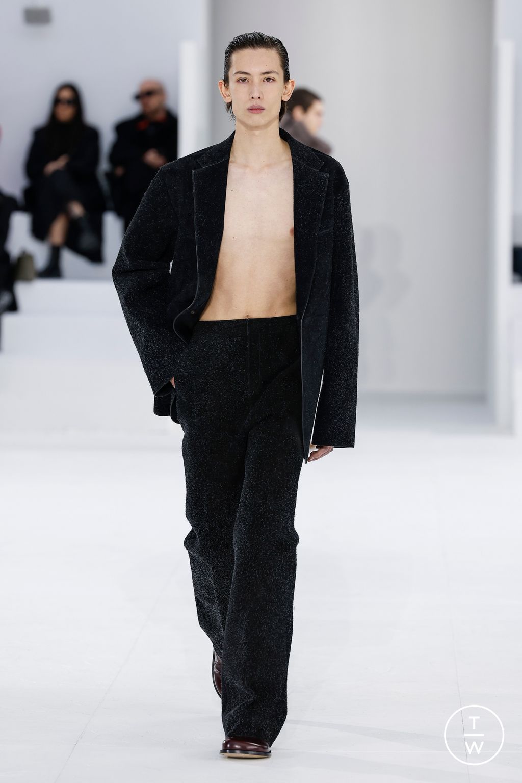Fashion Week Paris Fall/Winter 2023 look 25 from the Loewe collection menswear