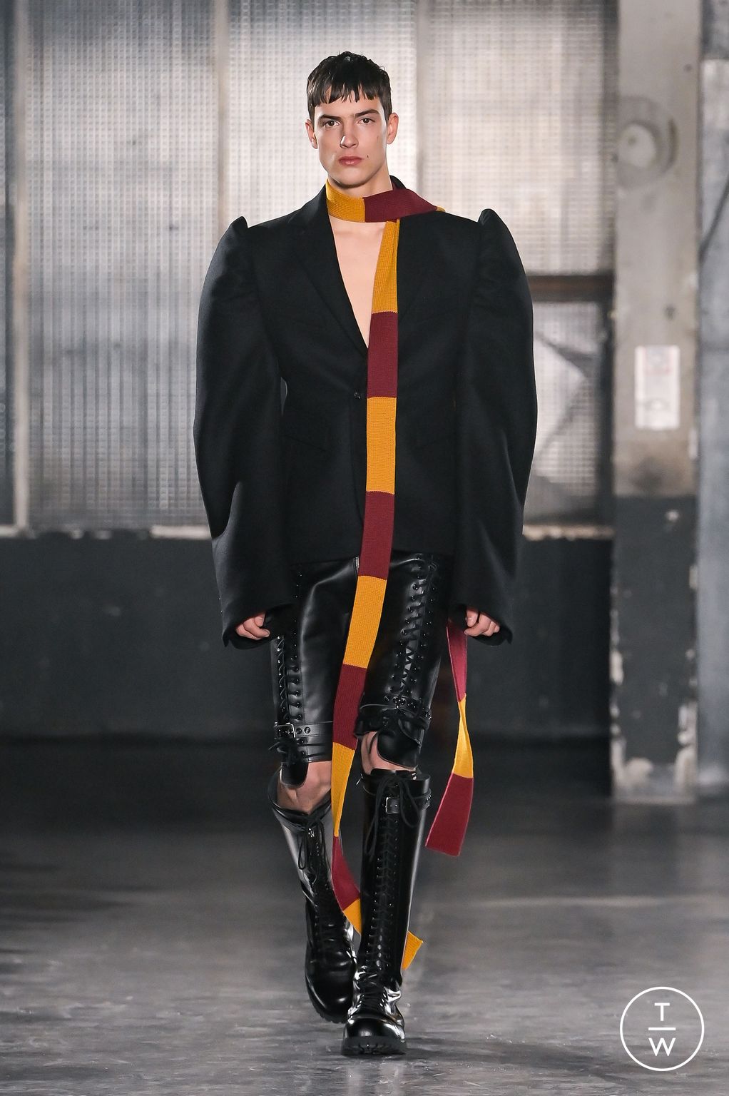 Fashion Week Paris Fall/Winter 2023 look 1 from the EGONlab collection menswear