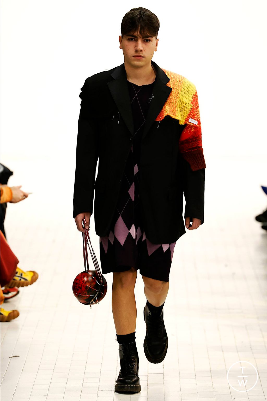 Fashion Week Milan Fall/Winter 2023 look 29 from the Simon Cracker collection menswear