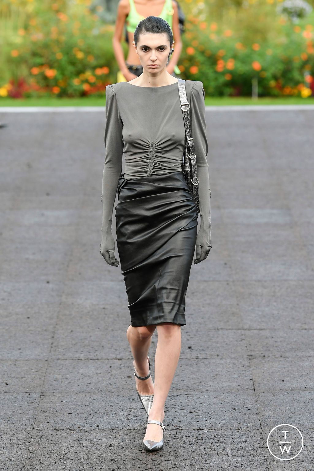 Fashion Week Paris Spring/Summer 2023 look 5 from the Givenchy collection 女装