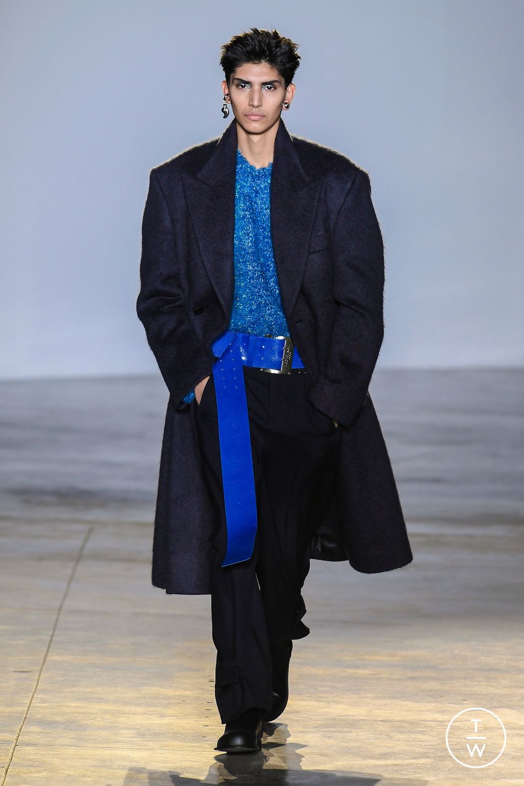 Fashion Week Paris Fall/Winter 2023 look 30 from the Wooyoungmi collection menswear